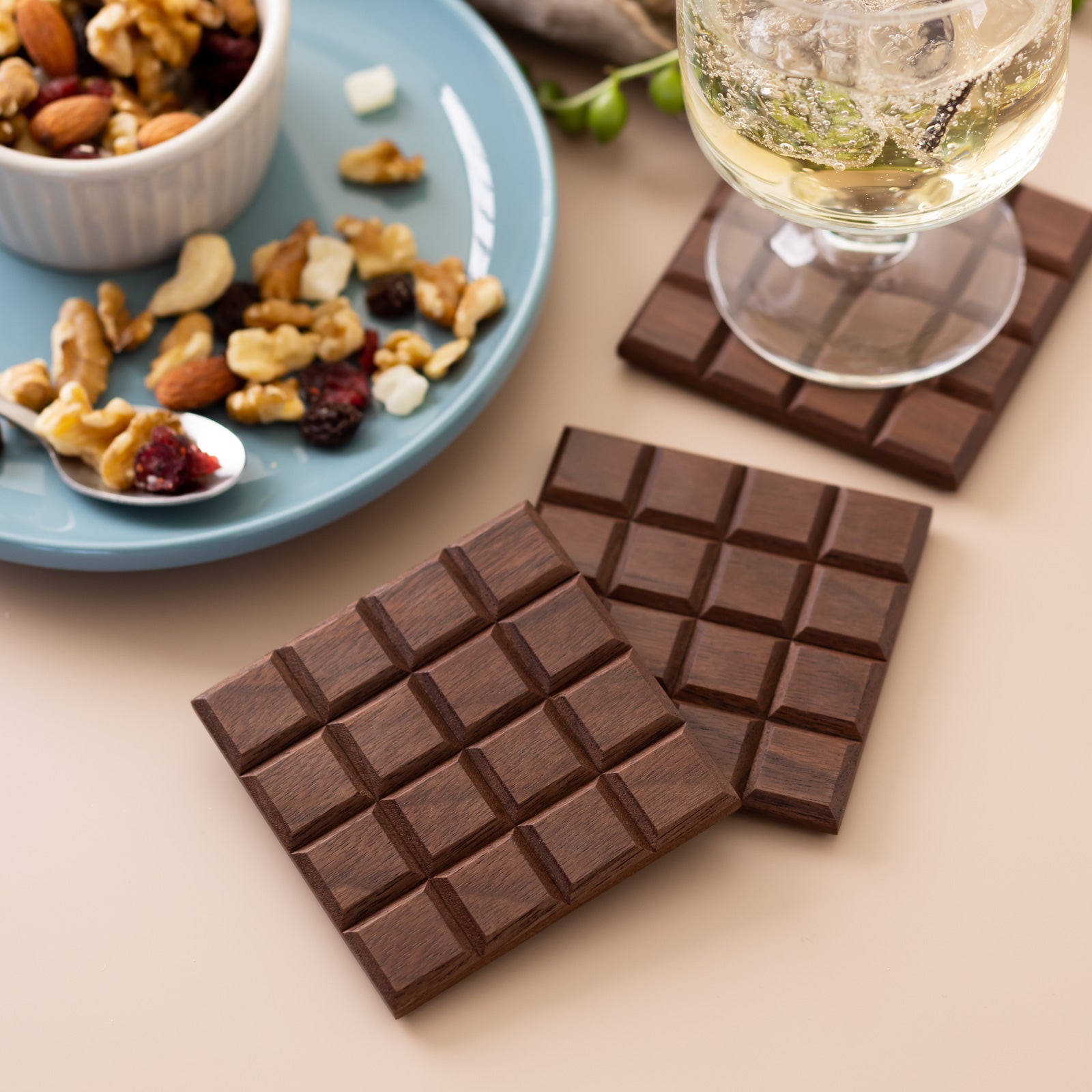 WOODEN CHOCOLATE COASTER in WALNUT（チョコレート型 天然木